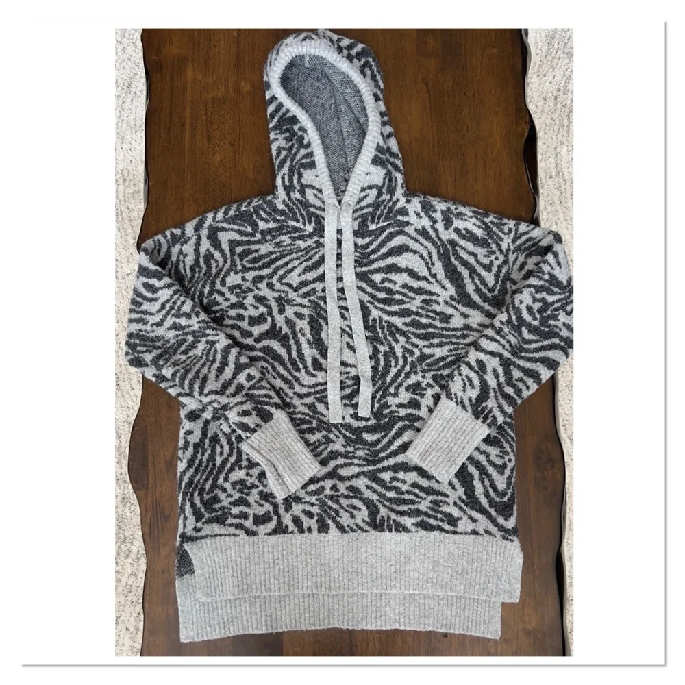 LOU & GREY Zebra Print Women's Hoodie Sweater - Picture 7 of 12